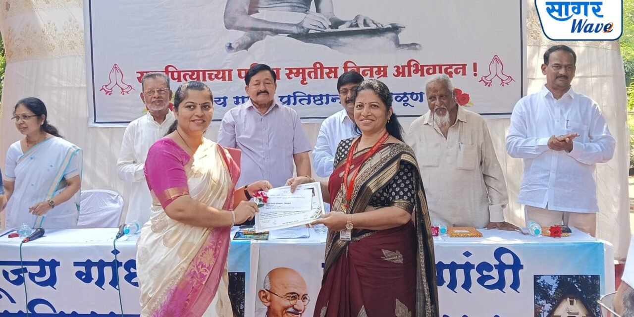 पूज्य गांधी प्रतिष्ठान आयोजित जिल्हास्तरीय निबंध स्पर्धेत दलवाई हायस्कूल, मिरजोळीच्या सौ. रागिनी पराग आरेकर आरेकर यांचा द्वितीय क्रमांक