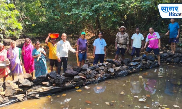 भविष्यातील पाणीटंचाईवर रुखी ग्रामस्थांची मात… ​एकाच दिवची श्रमदानातून बांधले तब्बल 12 बंधारे…!