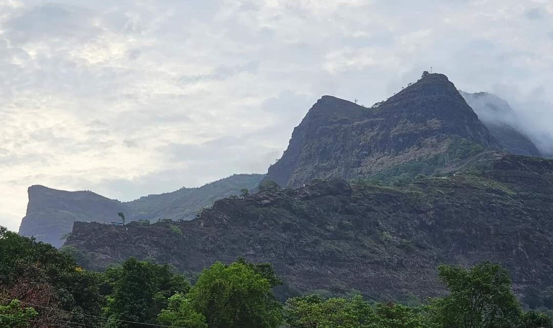 किल्ले रायगडाच्या टकमक टोकावरून ३७ वर्षीय तरुणाची उडी..!