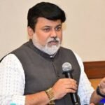 जलजीवन मिशनची कामे विहीत मुदतीत पूर्ण न करणाऱ्या ठेकेदारांना काळ्या यादीत टाकणार; पालकमंत्री डॉ. उदय सामंत यांचा इशारा…