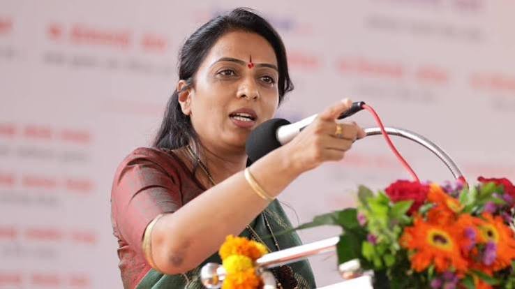 आता या देशात तिरंगा फडकवणे पण गुन्हा झाला आहे का? -रोहिणी खडसे यांचा संतप्त सवाल